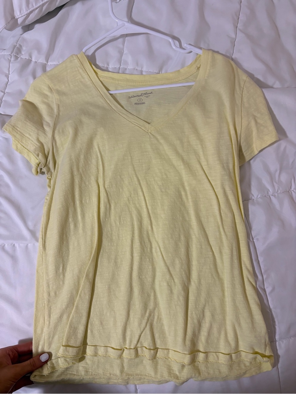 Universal Thread Pale Yellow V-Neck Short Sleeve Tee